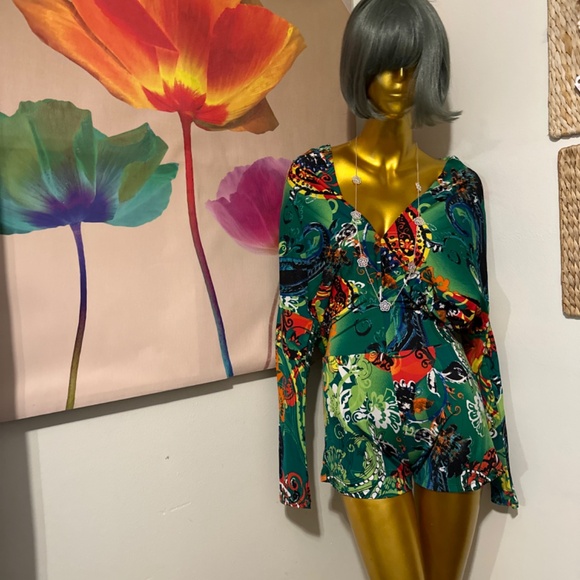 CLOTHES - Picture 2 of 2